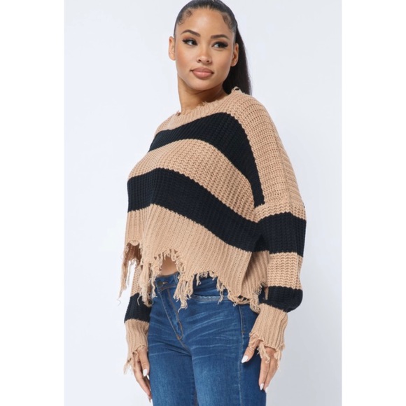 🆕Distressed striped sweater - Picture 5 of 9